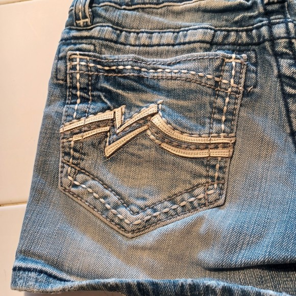 Miss Me Shorts, Size 28, Low-Rise, 30W x 2L, Distressed, 9" Waist to Hem - Picture 6 of 9